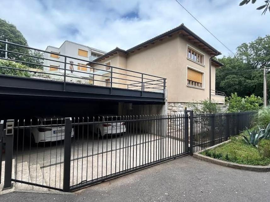 Pecine Apartment *